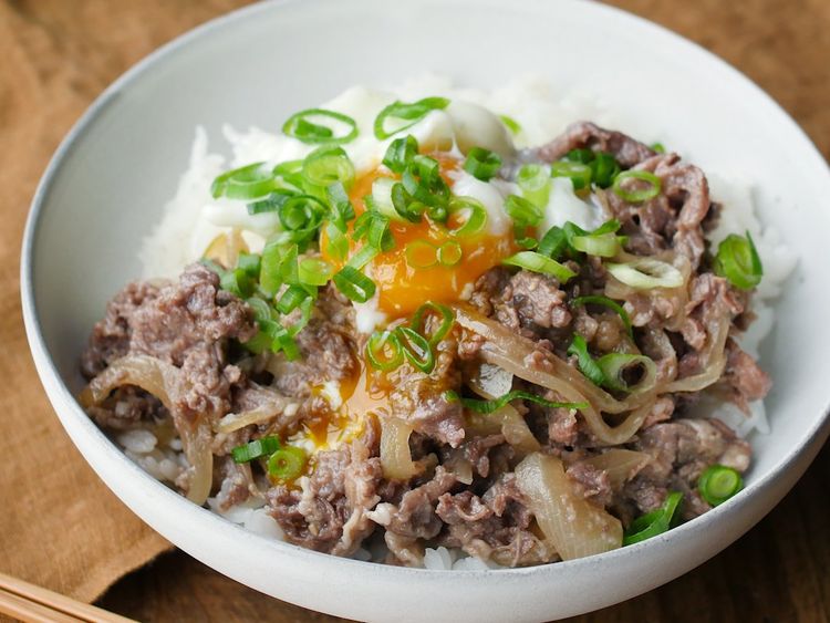 レンジで簡単 とろたまみそ牛丼 Macaroni