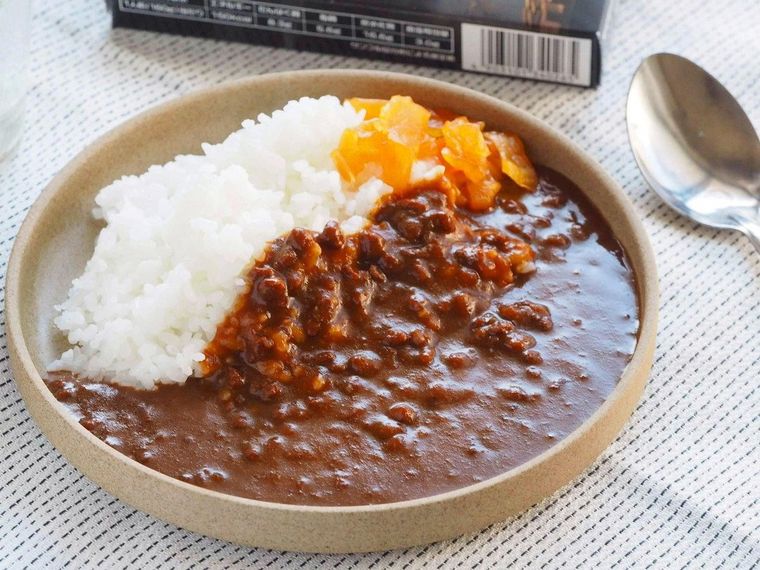 謎のSF映画風!代替肉を使った「2050年カレー」の味は…の画像