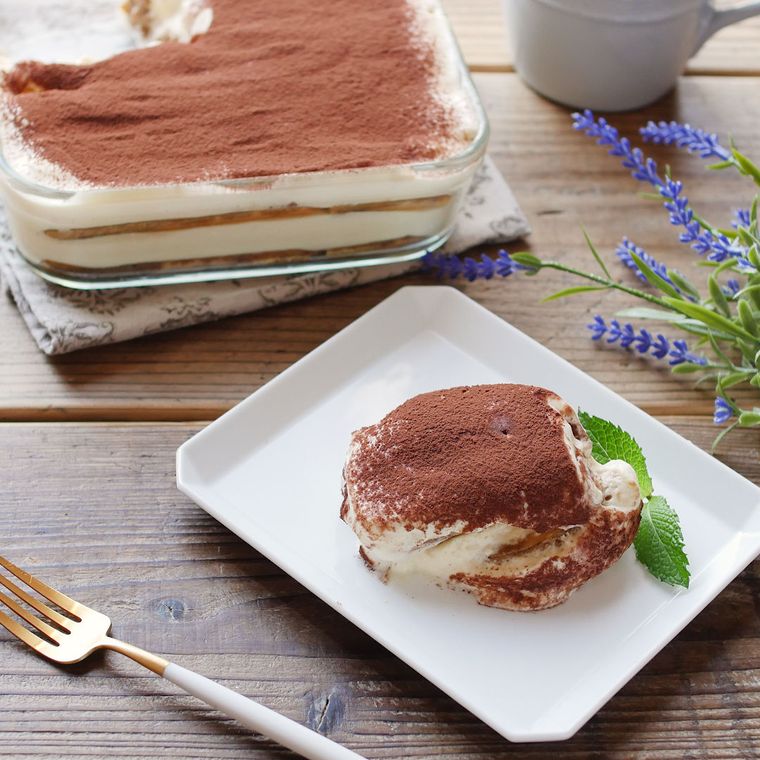 お皿に取り分けられたティラミス