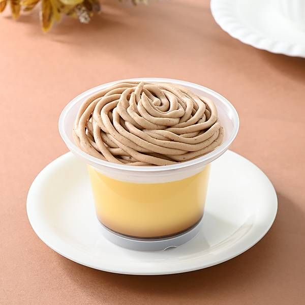 カップに入ったファミリーマートのスイーツ2種栗のモンブランプリン