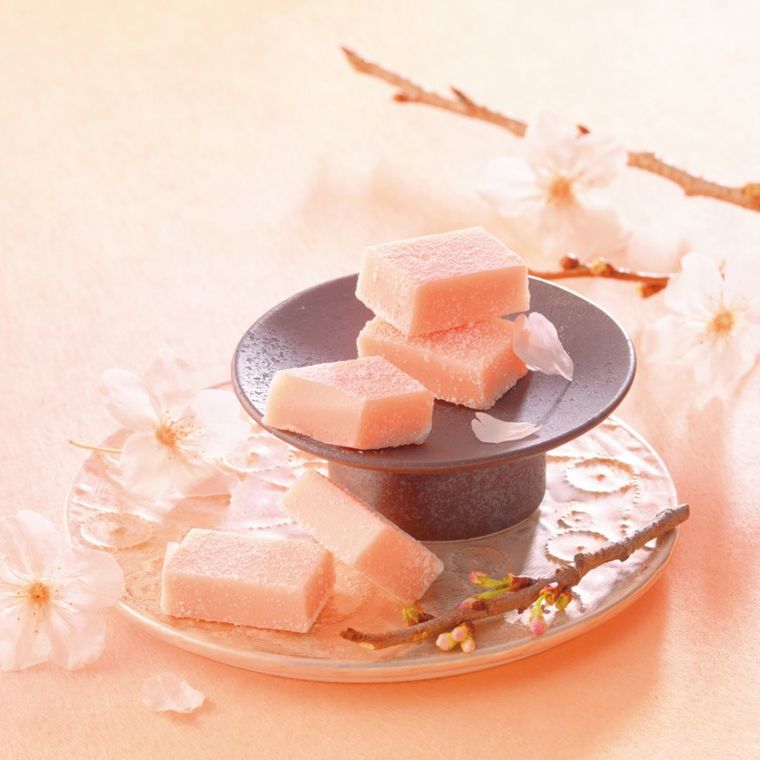 人気の生チョコに “桜味” が登場!ロイズの桜スイーツで春を先取り♪の画像