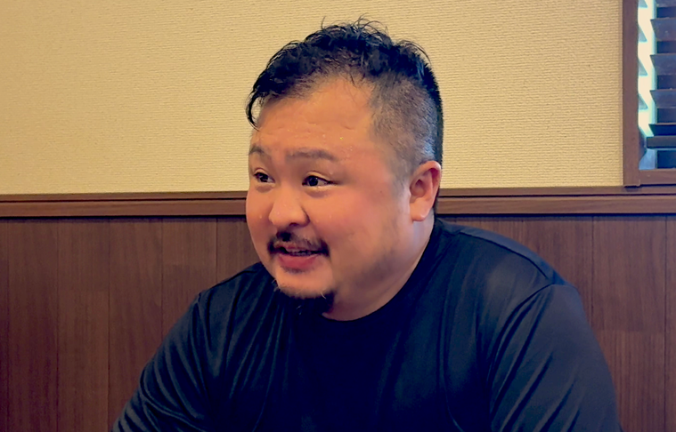 インタビューを受ける森田さん