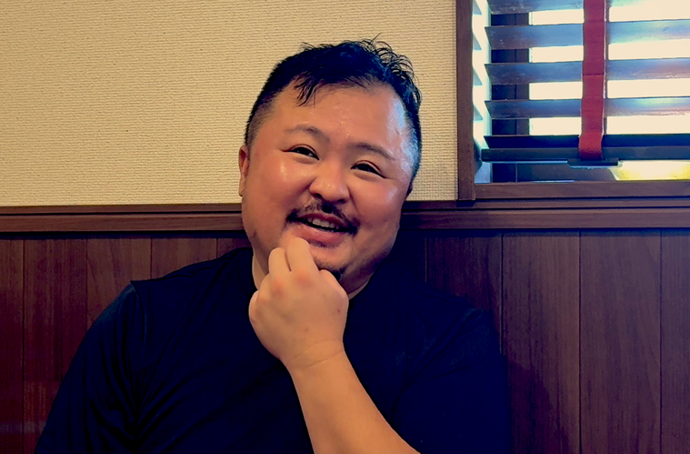 インタビューを受ける森田さん