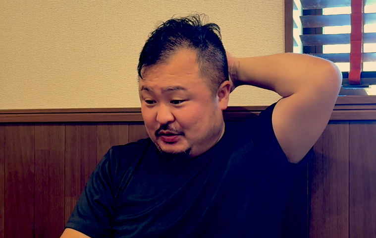 インタビューを受ける森田さん