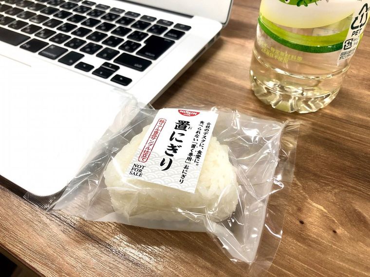 「お昼それで足りる?」を阻止!置く専用おにぎり「置にぎり」誕生の画像