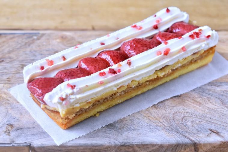 パッケージから出した「あまおう苺と純生クリームのタルト」