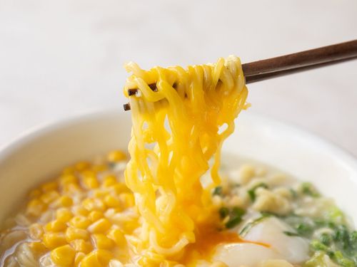 禁断のマヨみ…！大阪限定「マヨらーめん」はインスタント麺界の