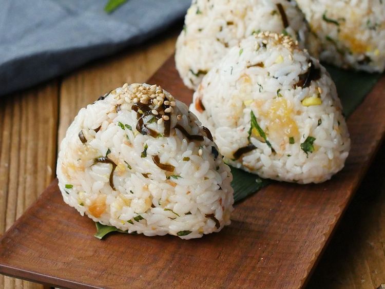 悪魔級なおいしさ 梅塩こんぶおにぎり Macaroni