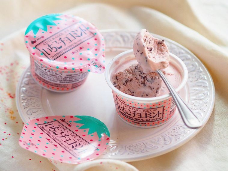 春の注目度No.1アイス!「いちごチョコミント」を実食、気になるミント感は…の画像