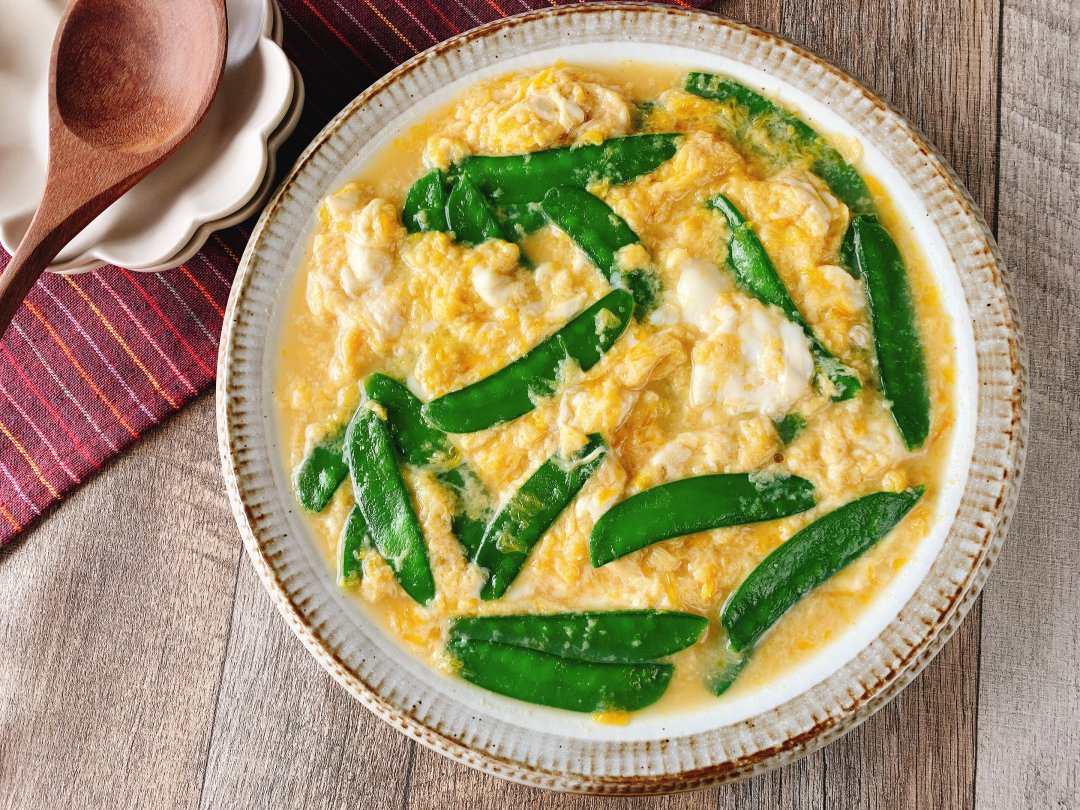 下ごしらえや保存方法も！「絹さの卵とじ」の基本レシピ macaroni