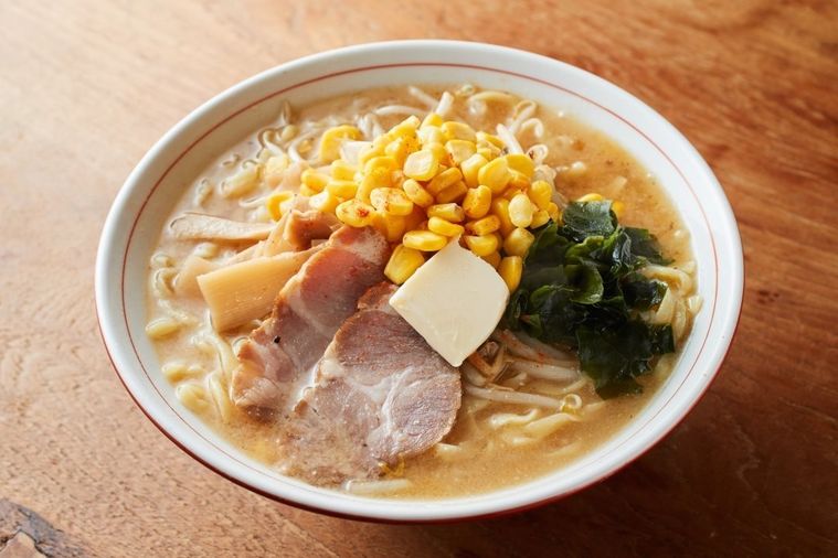 器に盛られた北海道札幌ラーメン