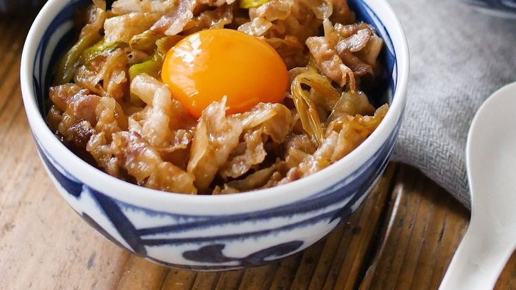 ガッツリ食べたい！スタミナ丼 - macaroni