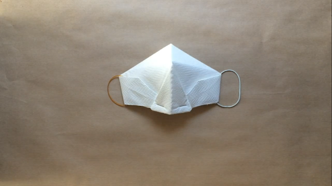 応急処置として。キッチンペーパーを使ったマスクの作り方の画像