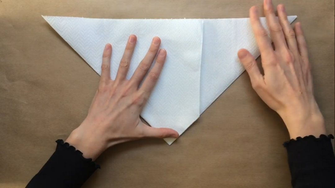 応急処置として。キッチンペーパーを使ったマスクの作り方の画像