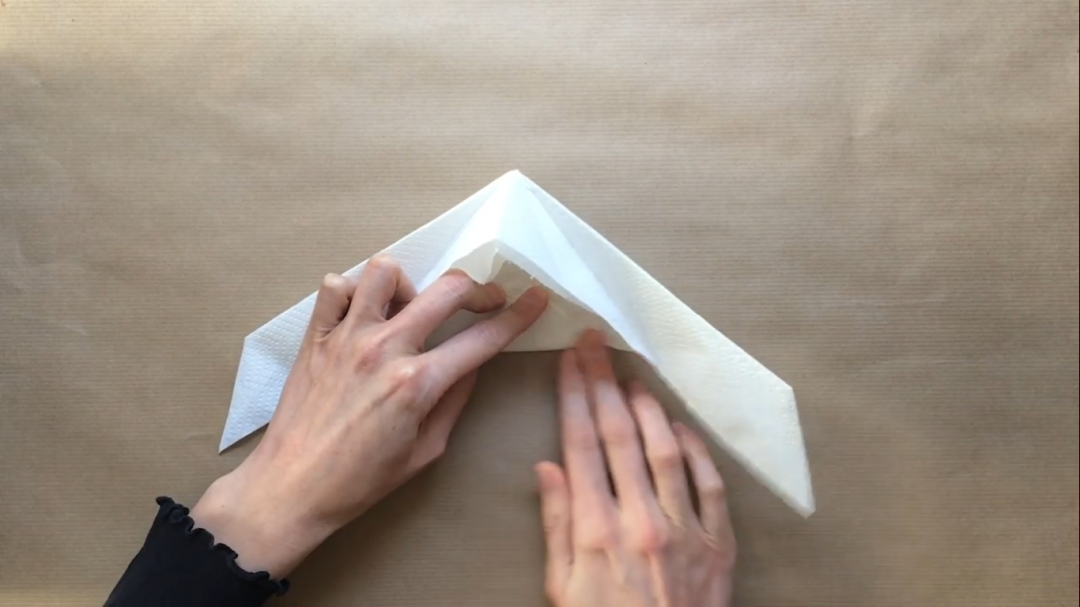 応急処置として。キッチンペーパーを使ったマスクの作り方の画像