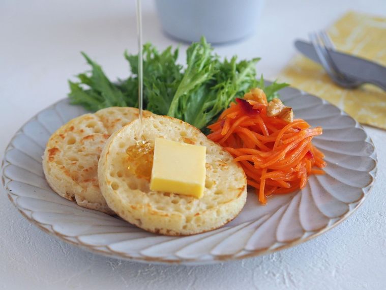 ホットケーキの代わりに。今すぐ試したい「クランペット」の作り方の画像