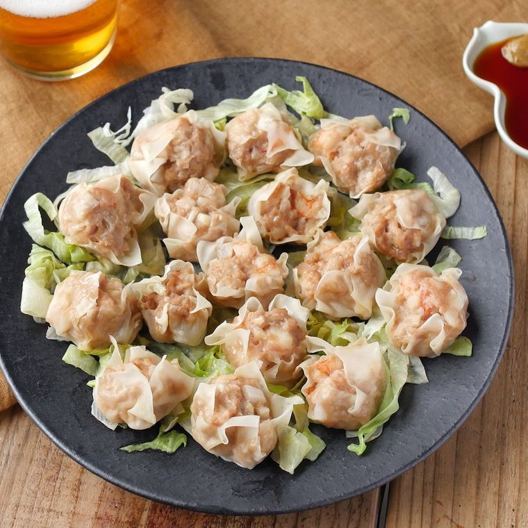 器に盛られた海老シュウマイ