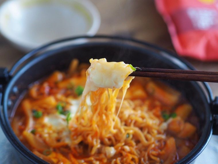 SNSで噂の韓国B級グルメ!「ラッポッキ」をおいしく食べる方法の画像