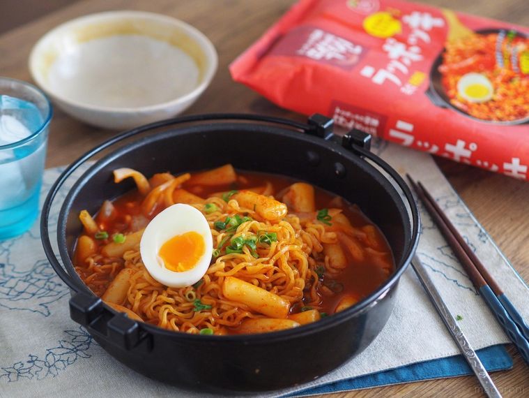 SNSで噂の韓国B級グルメ!「ラッポッキ」をおいしく食べる方法の画像