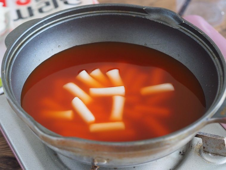 SNSで噂の韓国B級グルメ!「ラッポッキ」をおいしく食べる方法の画像