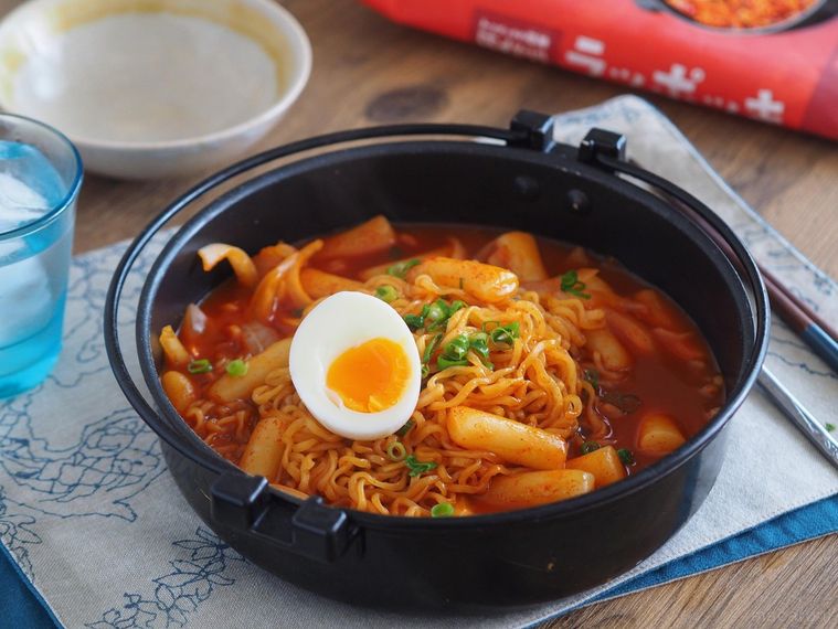 SNSで噂の韓国B級グルメ!「ラッポッキ」をおいしく食べる方法の画像
