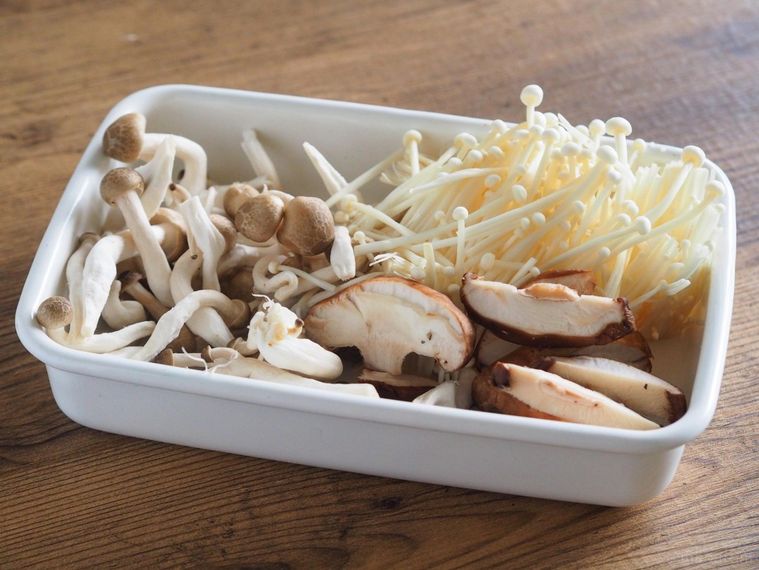 名店sioのシェフが伝授!きのこと塩昆布で「無限パスタ」の作り方の画像