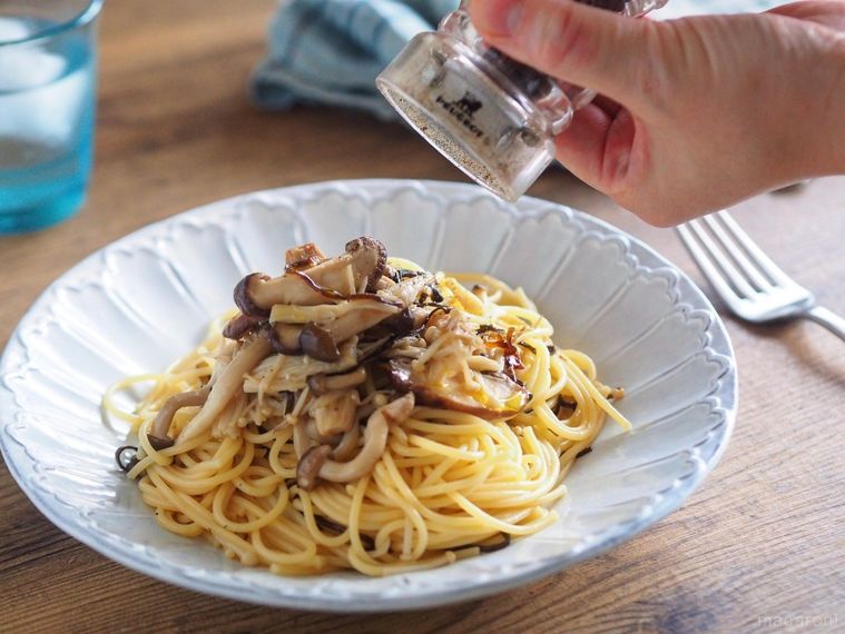 名店sioのシェフが伝授!きのこと塩昆布で「無限パスタ」の作り方の画像