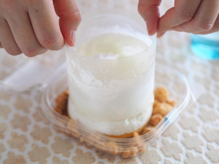 おうち贅沢。ローソン「ふわしゅわとろり スフレパンケーキ」は仕上げが肝心!の画像
