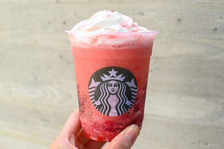 待望のいちごにSNS騒然!スタバの新作フラペチーノ®は2種の食感がキーワードの画像