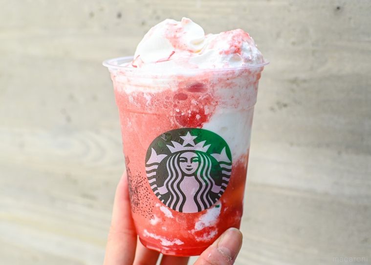 待望のいちごにSNS騒然!スタバの新作フラペチーノ®は2種の食感がキーワードの画像