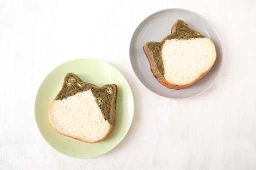 お皿にのったねこねこ食パンのねこねこ食パン ほうじ茶2枚