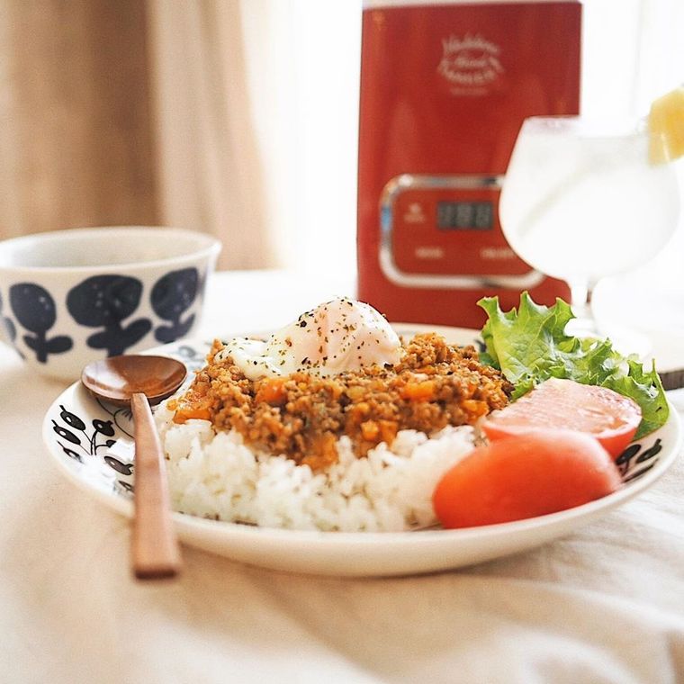 食卓にのったキーマカレープレート