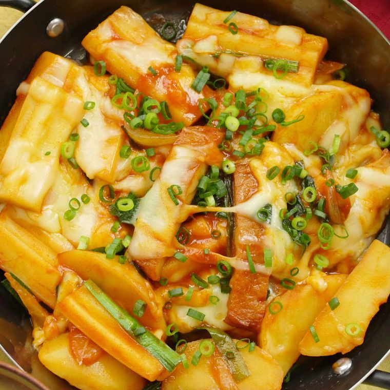 韓国餅をちくわぶで代用なんちゃってチーズトッポギ