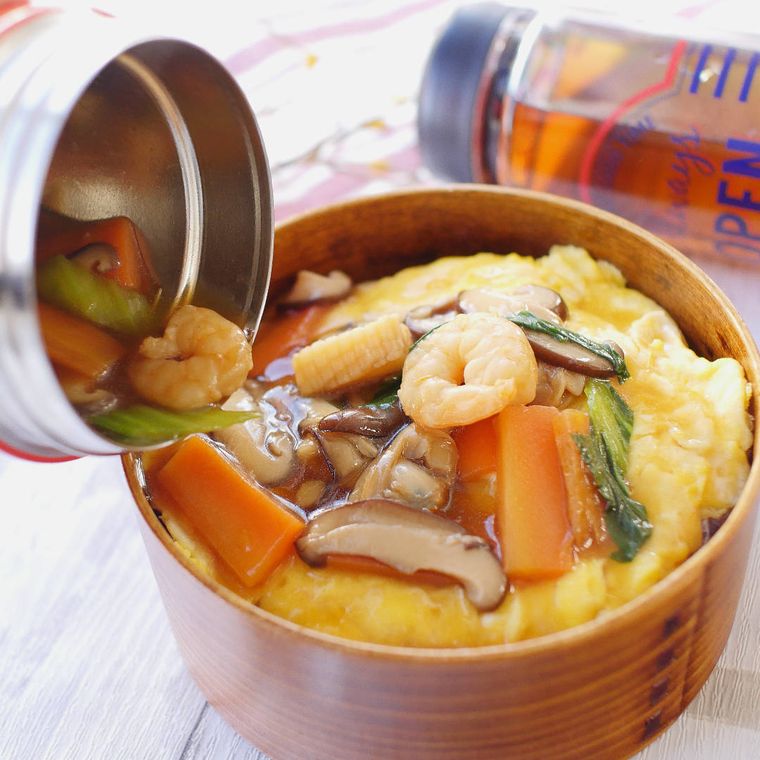 丸いわっぱ弁当箱に入った、五目あんかけ弁当