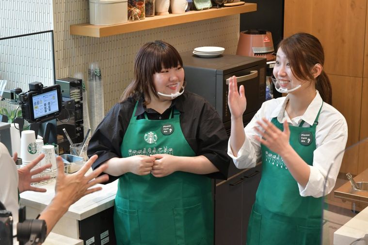 国内初!手話が共通言語のスタバが東京・国立市にオープンの画像