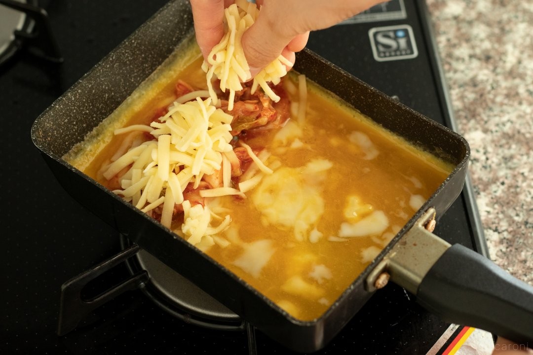 10分でできる とろ り濃厚絶品キムチーズ厚焼き Ol仕事めし Macaroni