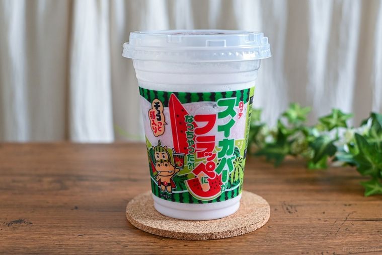 本家より好きかも!ファミマ新作「スイカバーフラッペ」は種まで再現された一杯の画像