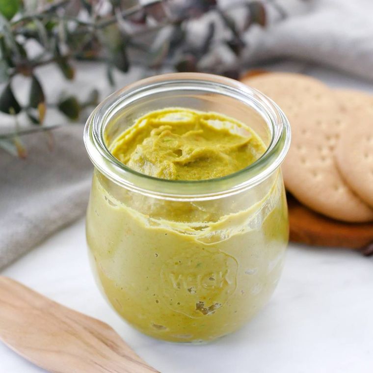 ガラス瓶に入ったピスタチオペースト