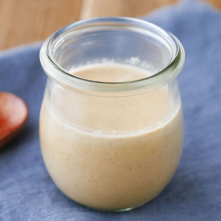 保存瓶に入ったごまマヨだれ