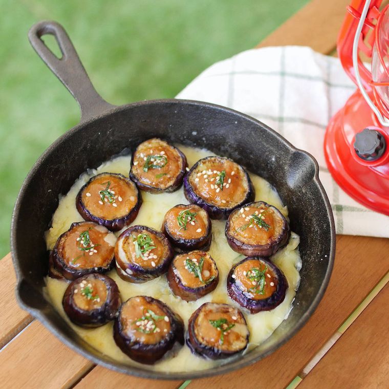 スキレットに入ったなすみそ田楽