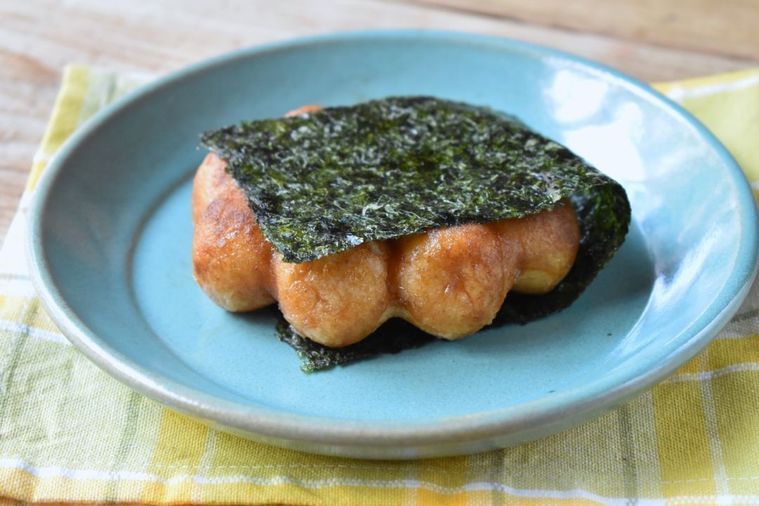 皿にのせたポン・デ・磯部巻き