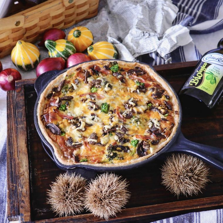 スキレットに入ったご馳走キッシュ