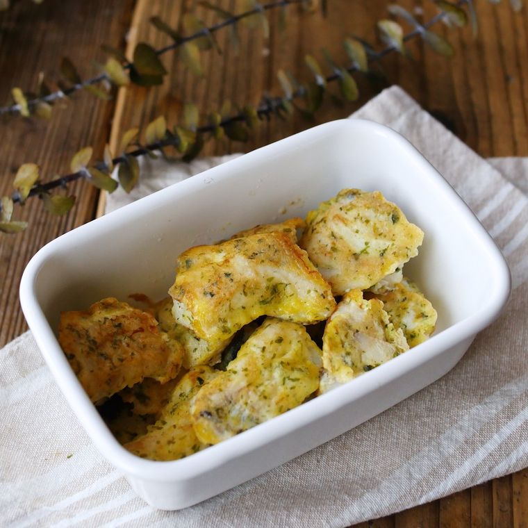 保存容器にたらの青のりチーズピカタが入っている