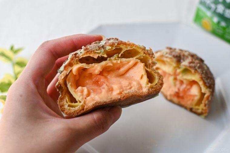 手のひらメロン!? ファミマ新作「メロンクッキーシュー」は夏でも食べたいさわやか味の画像