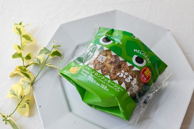 手のひらメロン!? ファミマ新作「メロンクッキーシュー」は夏でも食べたいさわやか味の画像
