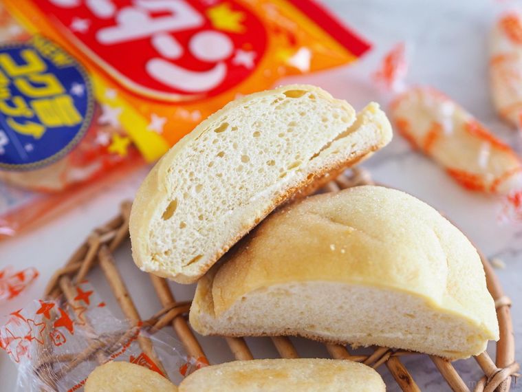 半分にカットしたメロンパン ハッピーターン味