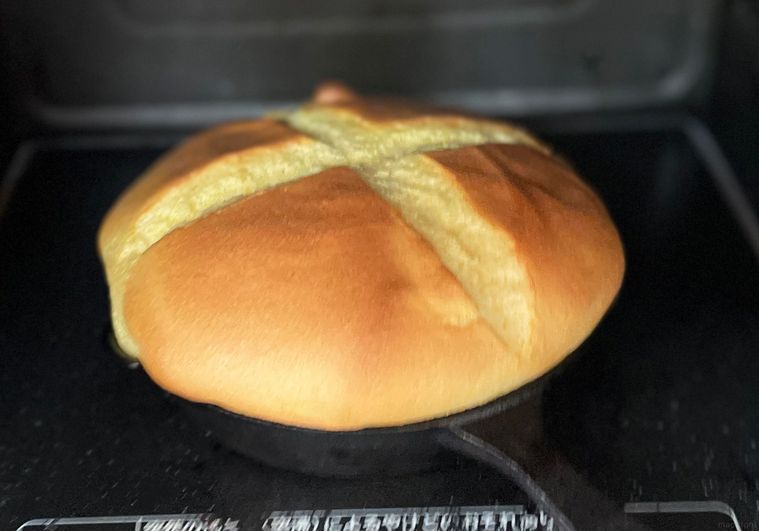 スキレットをオーブンに入れてパンケーキを焼いたところ