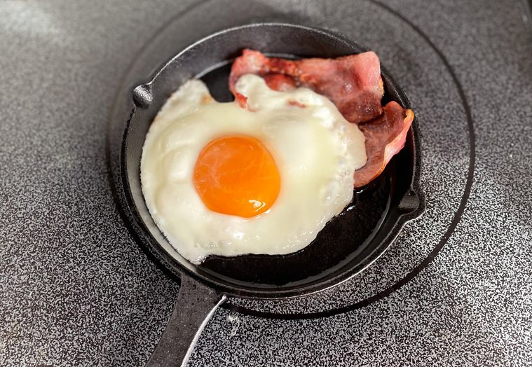 ダイソースキレットSで作ったベーコンエッグ
