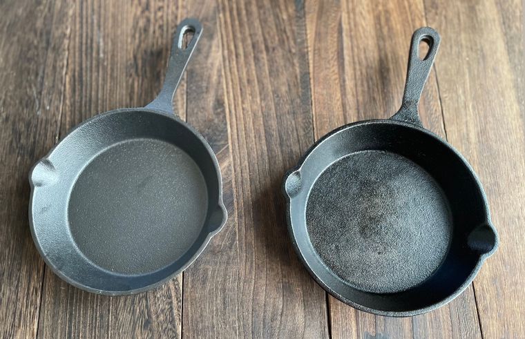 スキレットMの新品と使用済みを並べて比較