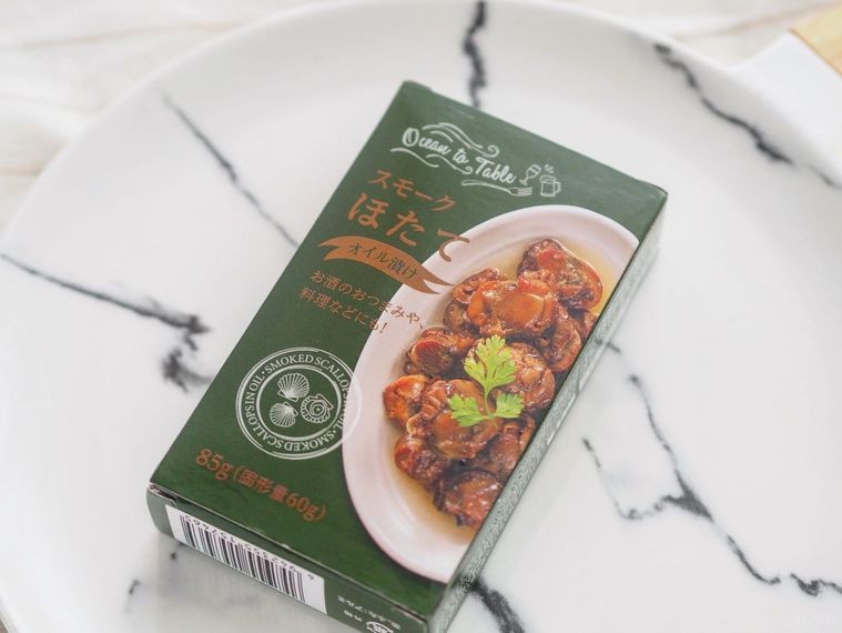スモークほたてに牡蠣!業務スーパーの新作「グルメ缶詰」はまとめ買い必須のワイン泥棒の画像